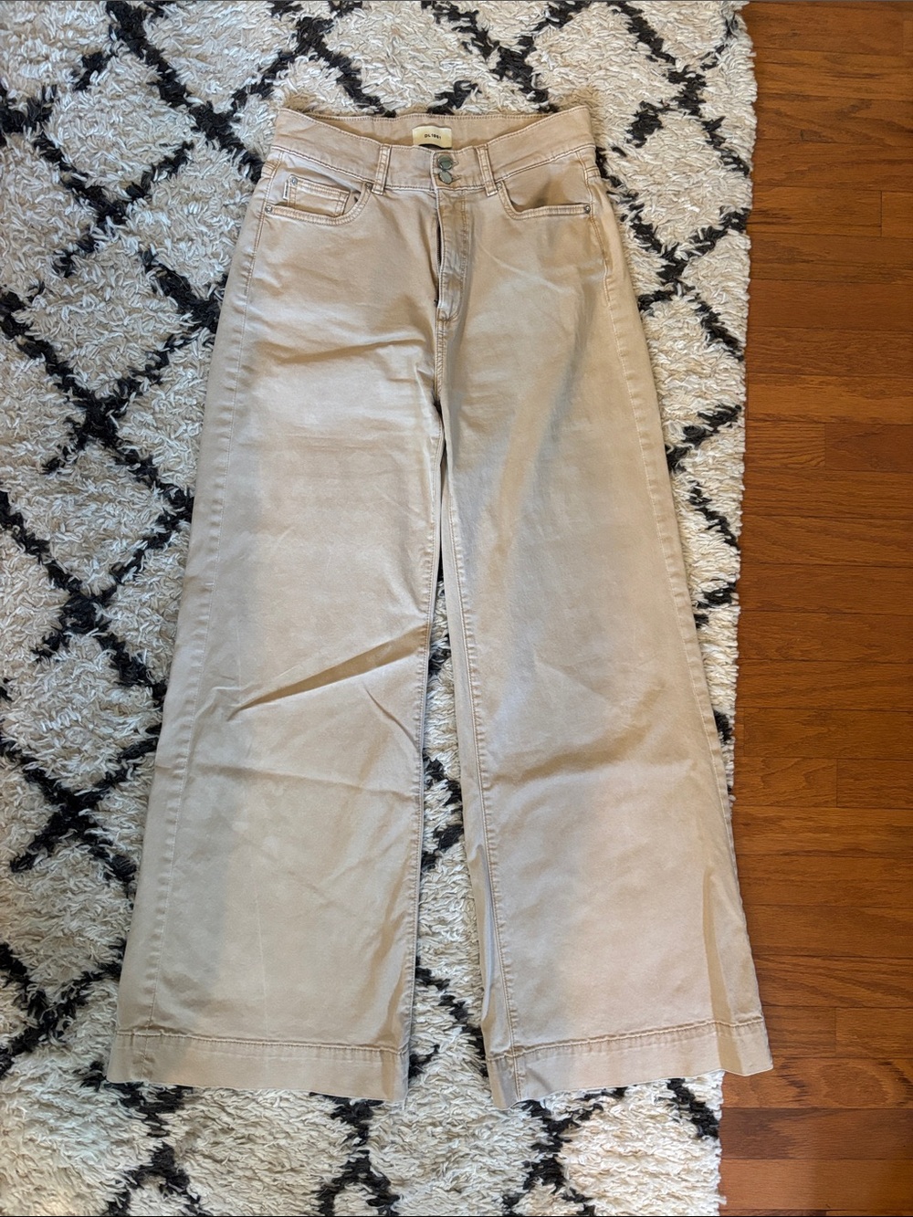 Wide Leg Women’s Jeans in tan